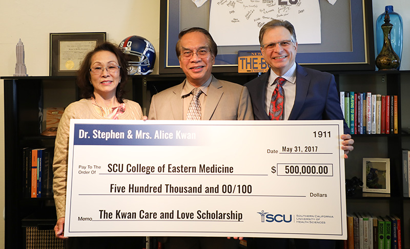 Dr. Stephen Kwan and Mrs. Alice Kwan presenting their donation to Dr. Scaringe