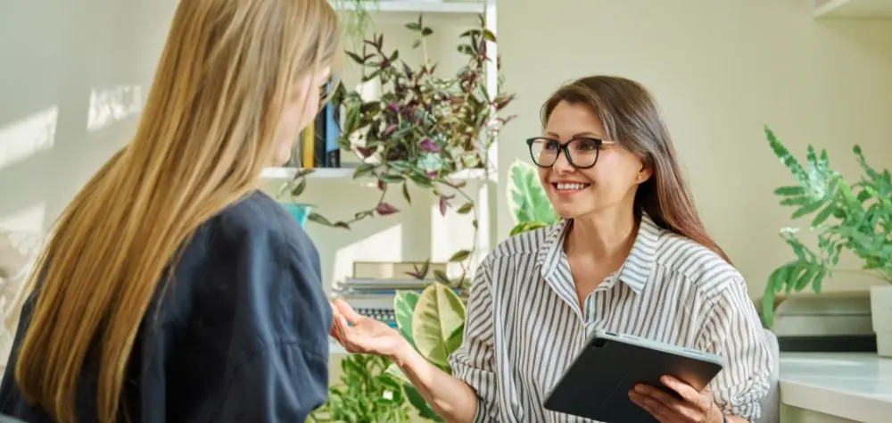 can i be a therapist with a social work degree