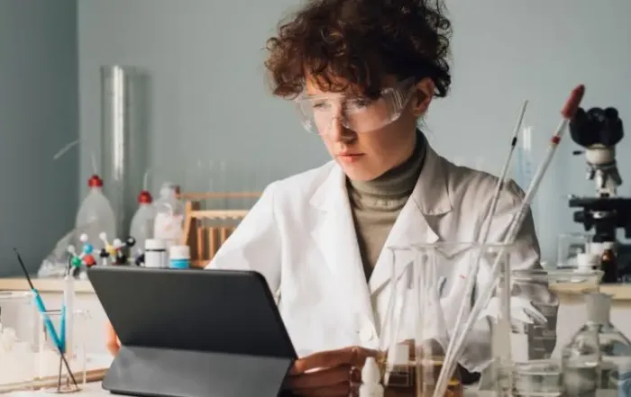 how to become a research scientist